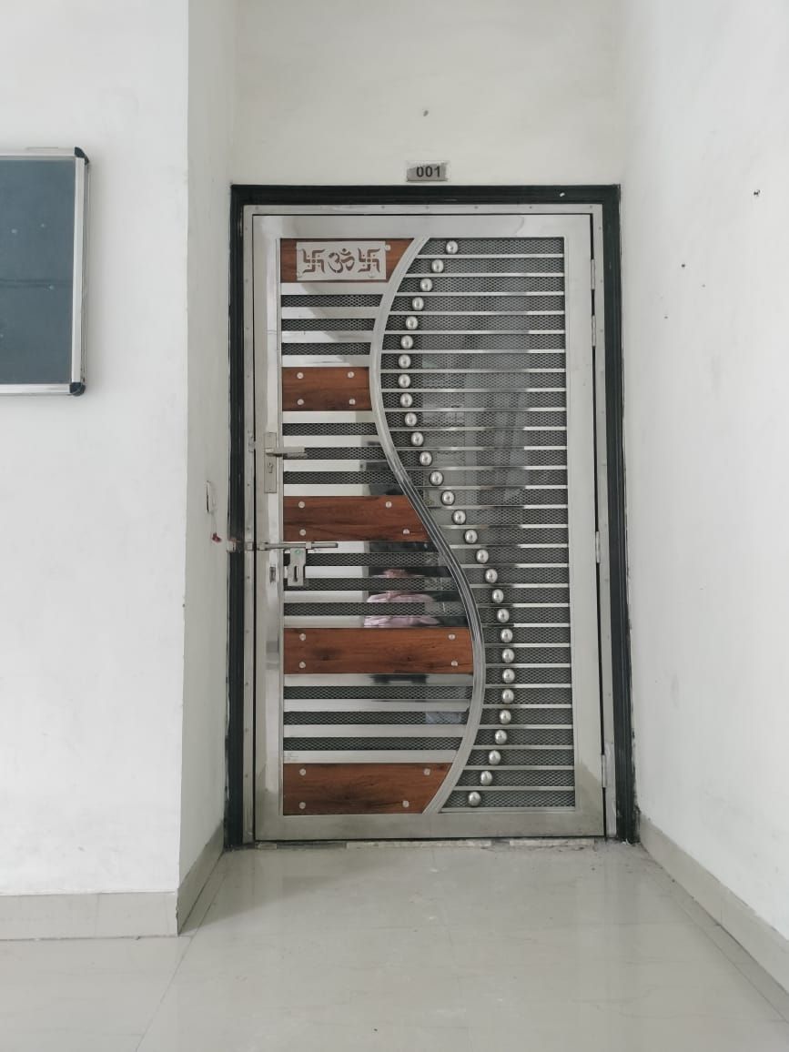 Curved inlay door with wood