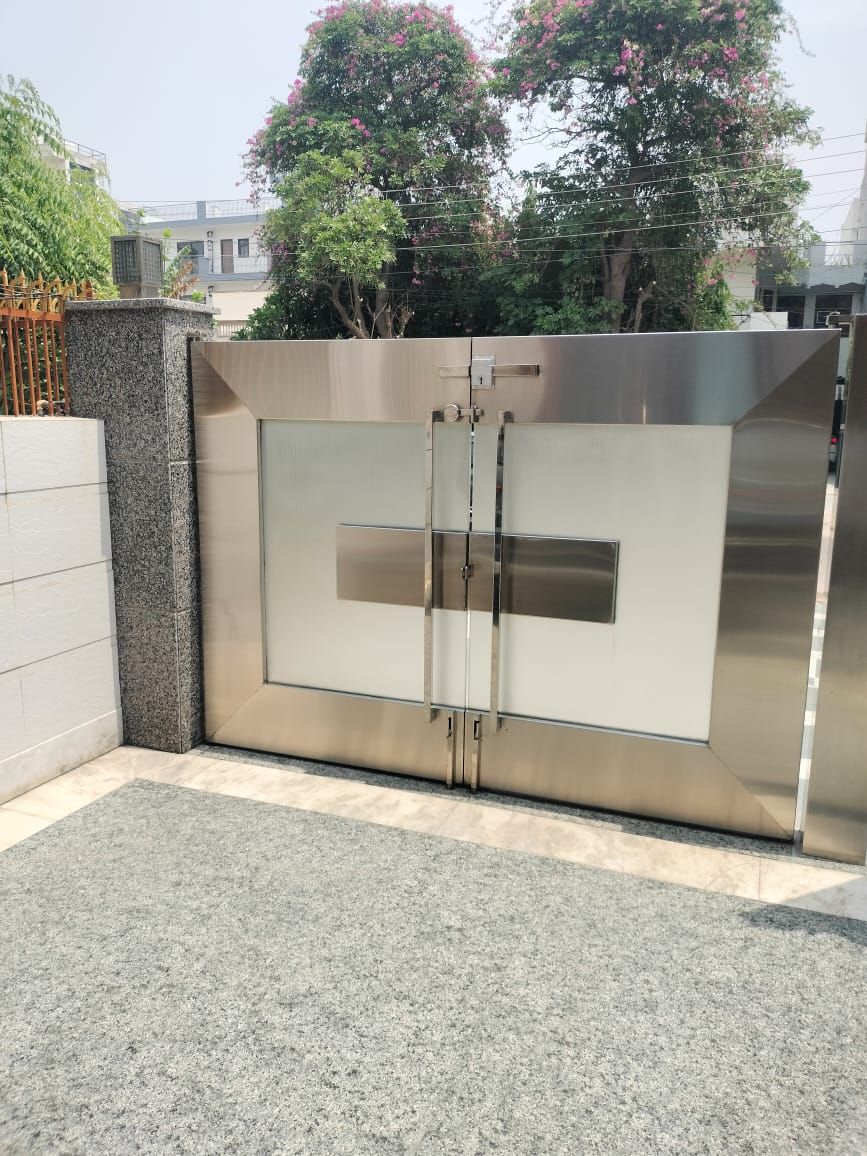 Brushed steel main gate