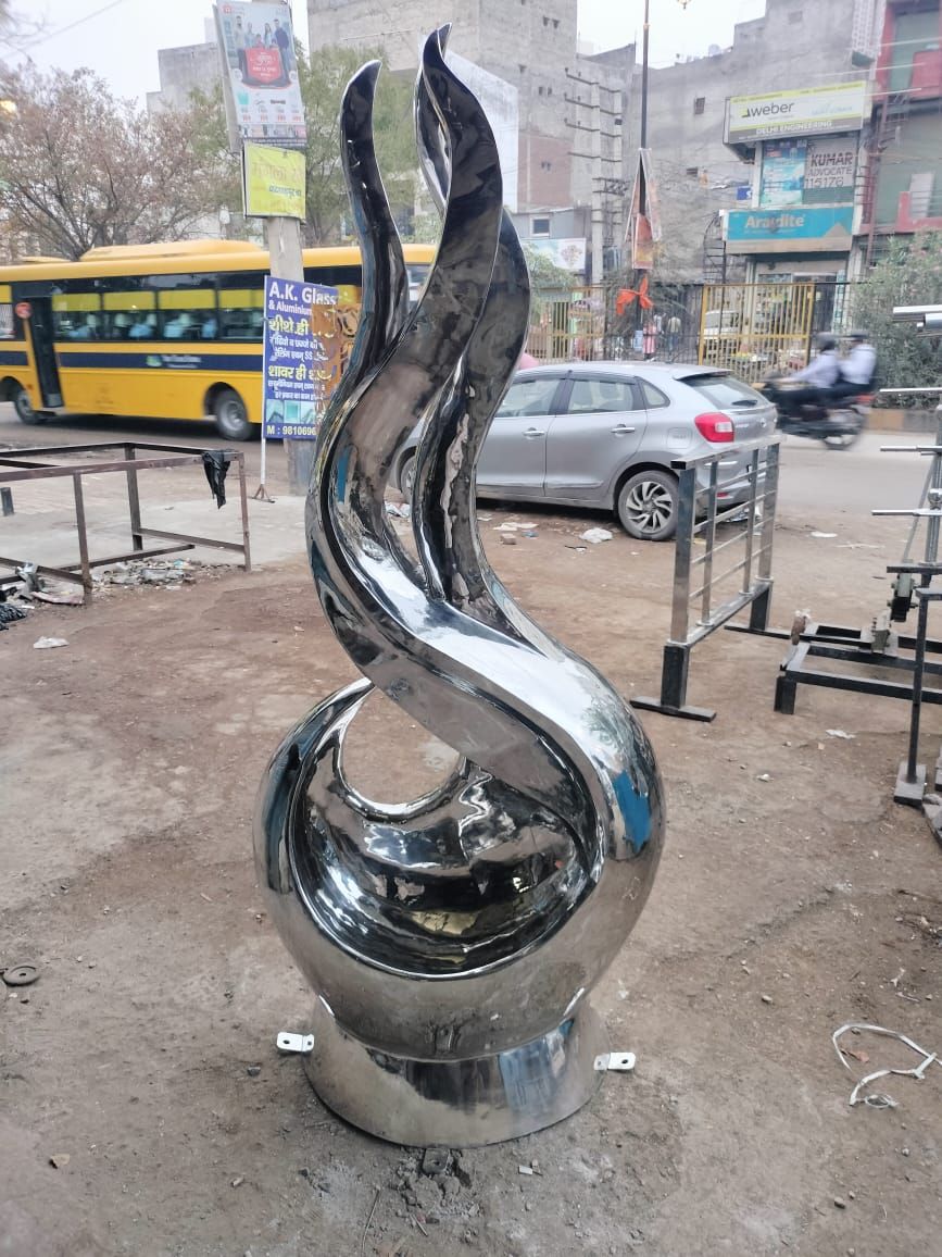 Mirror-polish sculpture