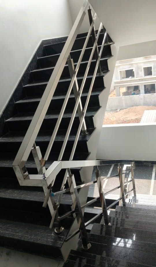 Modern staircase railing